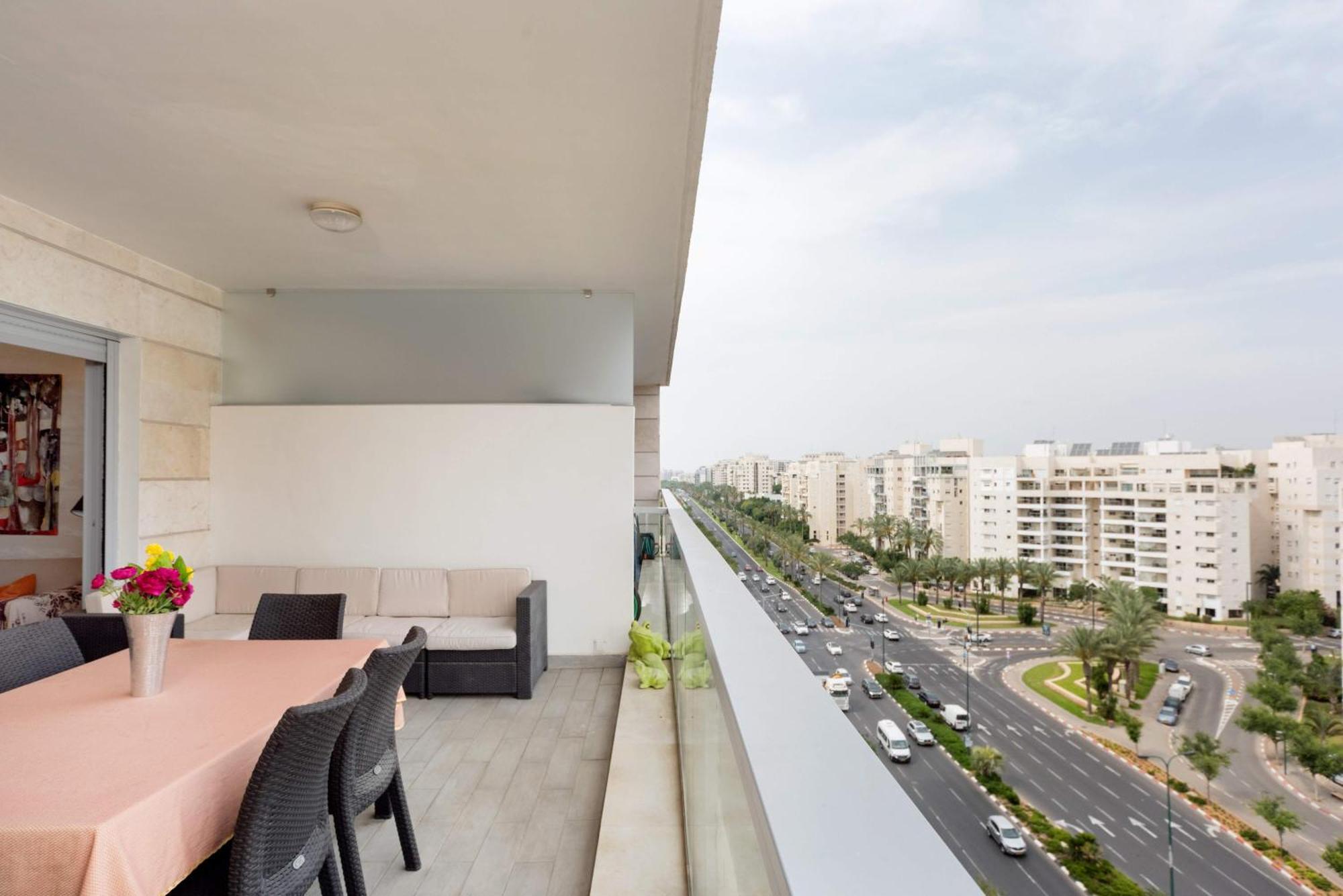 Appartement Urban Gem With Outdoor Lounge By Sea N' Rent à Tel-Aviv Extérieur photo